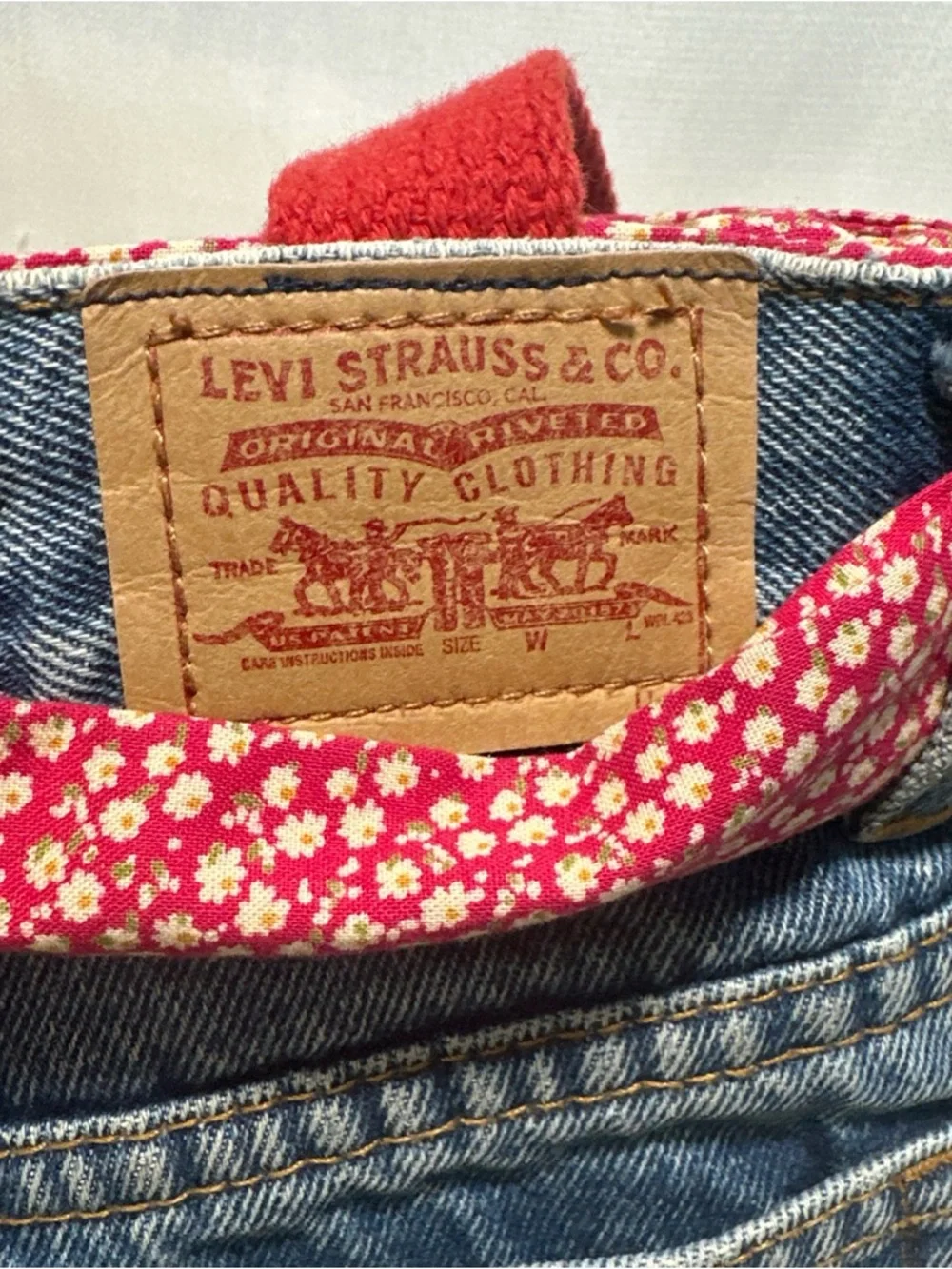 Levi's Denim Shoulder Bag with Red Floral Bow and Red Straps - Picture 7 of 7